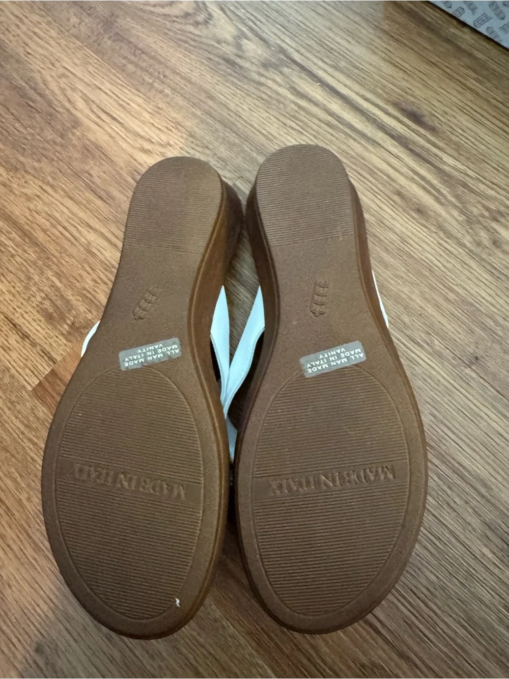 Italian Shoemakers White Floral Jewel-Accent Sandal Flip Flops